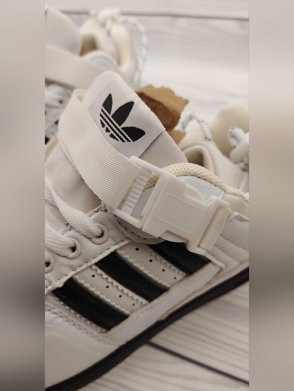 Adidas White & Black High-Top Retro Sneake Size 8.5 Men's - Picture 11 of 16